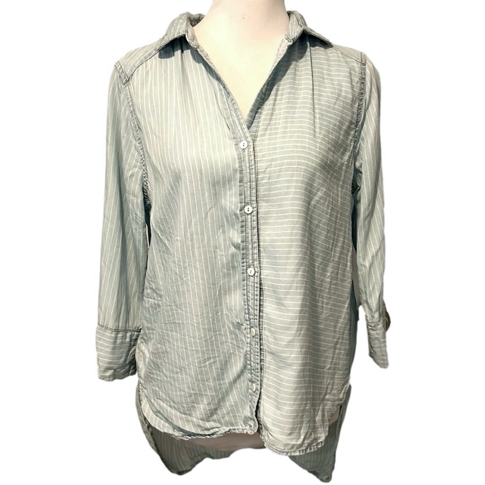 High-low chambray blue striped shirt with three-quarter sleeves size small